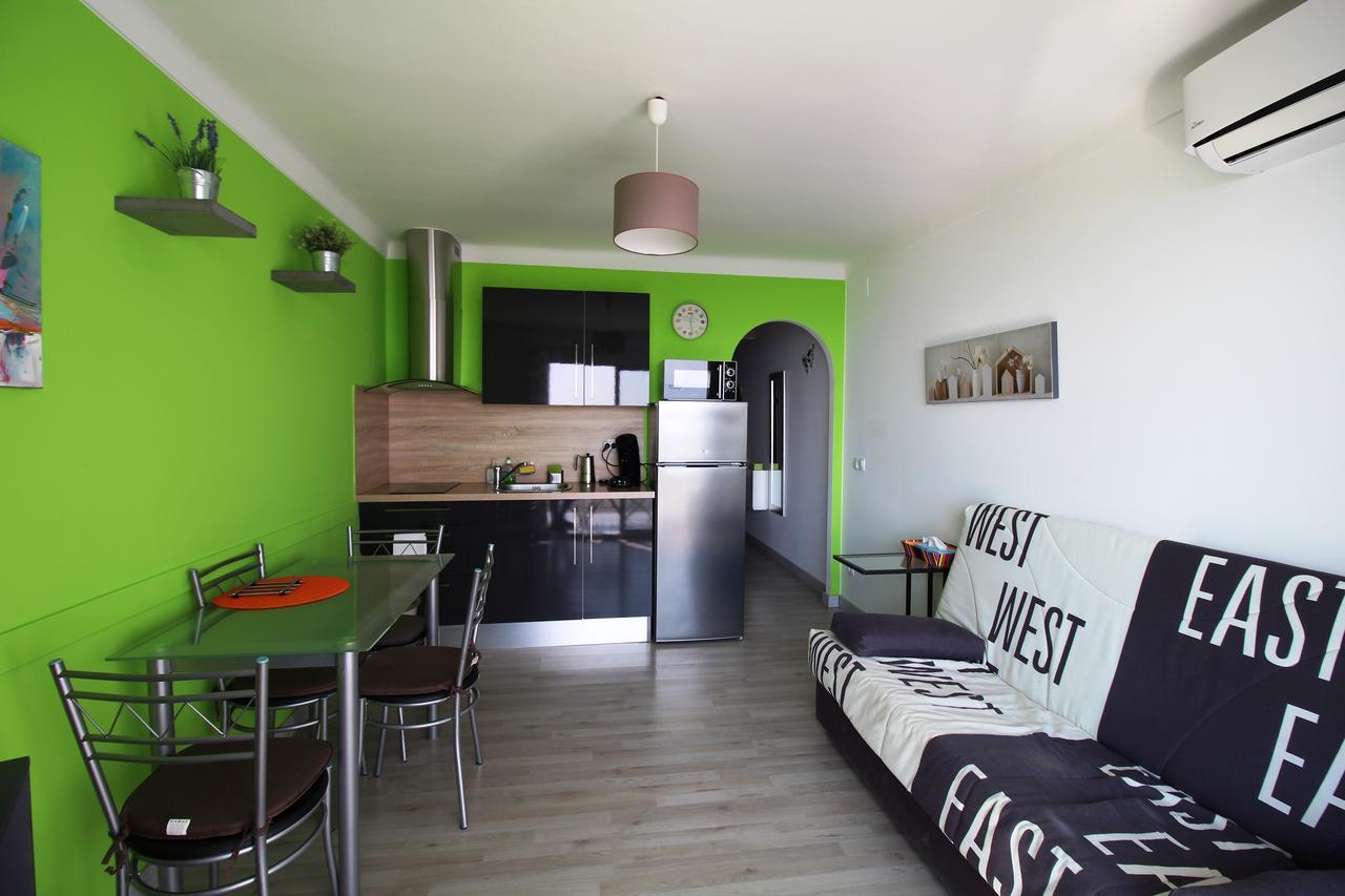 Sylvia: Beachfront Studio with Sea View Terrace Apartment Empuriabrava Exterior photo